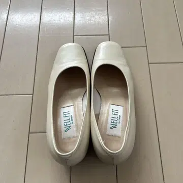 다이애나 아이보리 펌프스 21.5 로우힐