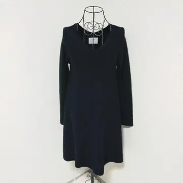 스테디 새상품급 V넥 긴팔 니트 원피스 무릎 기장 울 혼방 블랙