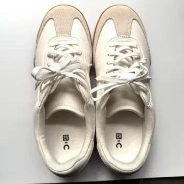 화이트 스웨이드 콤비네이션 스니커즈 UNIQLO 25cm