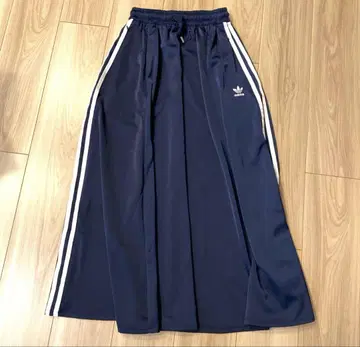 adidas 네이비 플레어 스커트