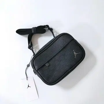새상품 JORDAN BRAND 모노그램 카메라 백 블랙