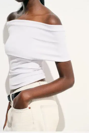 ZARA 오프숄더 화이트 상의 M
