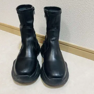 사이드 고어 부츠 통굽 블랙