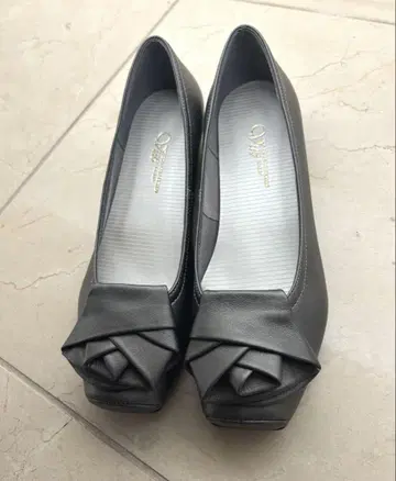 미사용 새상품 여성용 펌프스 로우힐 23.5cm