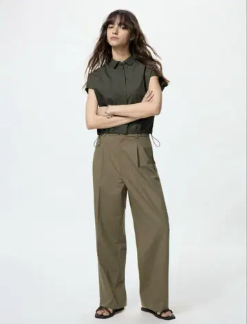 [ 완판템 ] UNIQLO 턱 와이드 팬츠 (올리브 S)