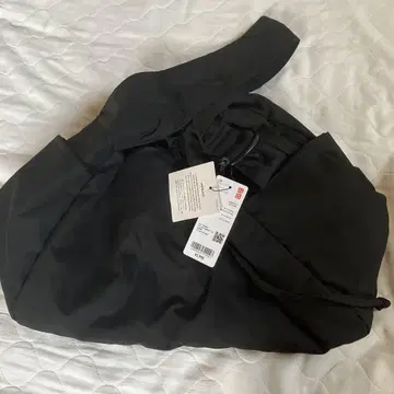 UNIQLO 택 포함 새상품! 소프트 퍼피 숄더백 블랙