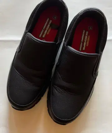 SKECHERS 메모리 폼 블랙 스니커즈