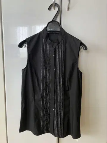 BALLSEY 블랙 슬리브리스 셔츠