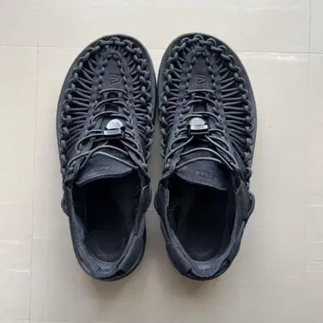 KEEN 엮음 디자인 샌들 블랙 24