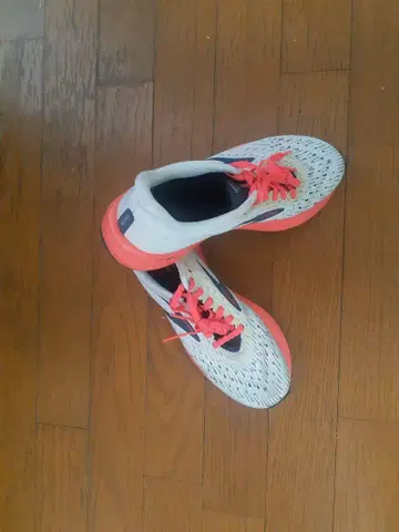 BROOKS HYPERION TEMPO 러닝화