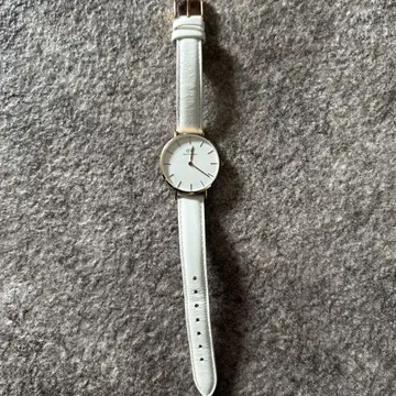 Daniel Wellington 화이트 가죽 손목시계