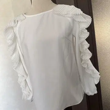 체스티 프릴 블라우스 화이트