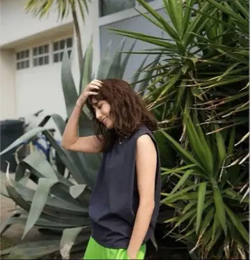 FORME 히가시하라 아키 UV 컷 슬리브리스 차콜