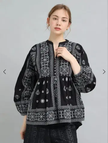 Ample 야마다야 자수 디자인 블랙 블라우스 미사용 새상품