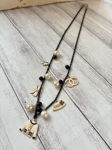 펄 참 목걸이 COCO 마크풍 롱 목걸이