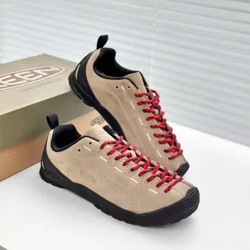 KEEN 베이지 스웨이드 스니커즈