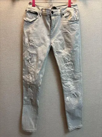 데미지 가공 라이트 그레이 데님 팬츠