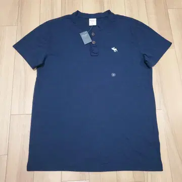 Abercrombie&Fitch 원포인트 자수 헨리넥 티셔츠