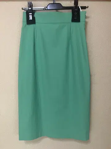 새상품! UNITED ARROWS 무릎 아래 기장 타이트 스커트