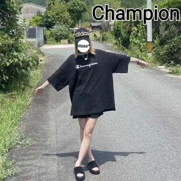 Champion 컷오프 디자인 자수 로고 핵귀욤 반팔 상의