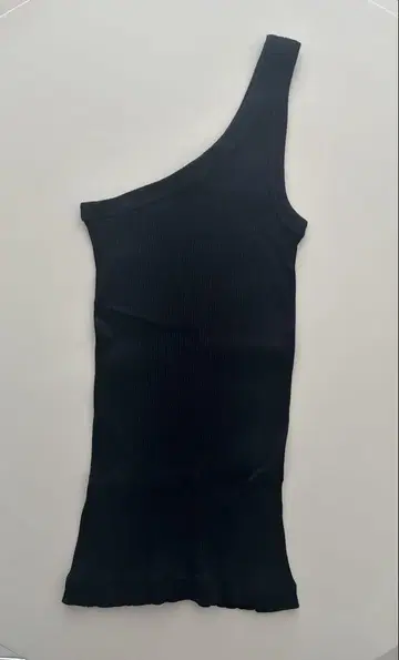 HYKE 원숄더 블랙 탱크탑