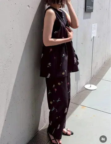 laulea_woman 꽃무늬 자수 슬리브리스 셋업