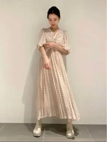 SNIDEL 도트 무늬 베이지 원피스