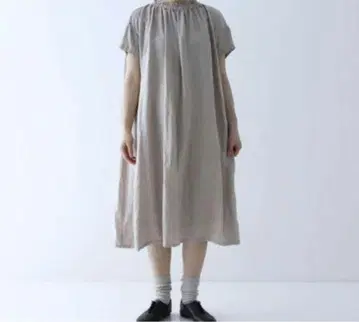 네스트로브 반팔 셔링 넥 원피스 (내추럴)