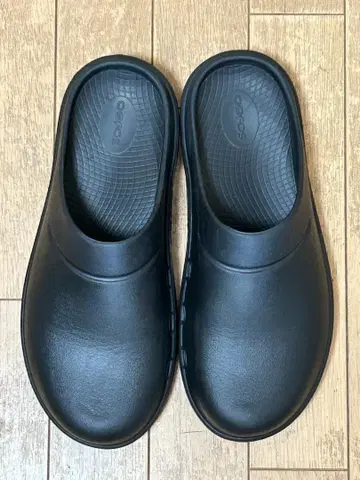 OPOPS 블랙 클로그 샌들