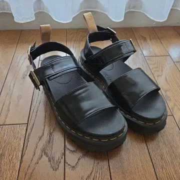 닥터마틴 샌들