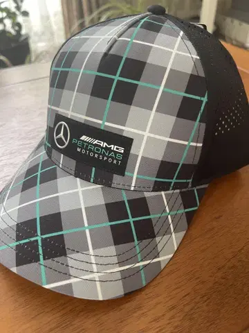 AMG PETRONAS 체크 무늬 캡