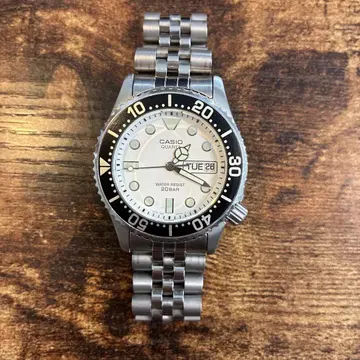 CASIO MD-700 다이버 시계 화이트 다이얼 빈티지?