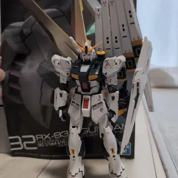 RX-93 뉴 건담 RG 1/144 조립 완료
