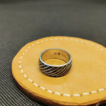 SWAROVSKI 스와로브스키 반지 블랙 스와로 [23호]