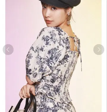 릴리 브라운 코르셋 디테일 상의 (트왈 드 주이)