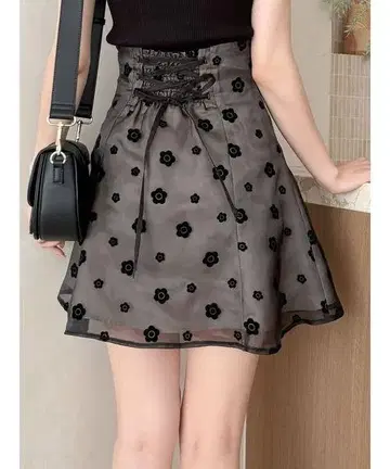MERCURYDUO 데이지 플로키 프린트 백 레이스업 미니 치마바지