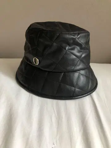 Chapeau d'O 퀼팅 버킷햇 블랙