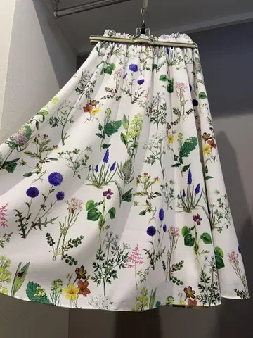 loulou willoughby 스프링 가든 개더 스커트