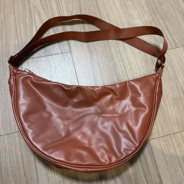 UNIQLO 레더 터치 라운드 숄더백 다크 오렌지 단종 새상품급