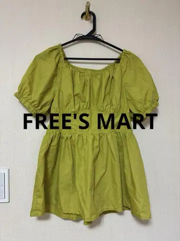 FREE'S MART 상의 페플럼