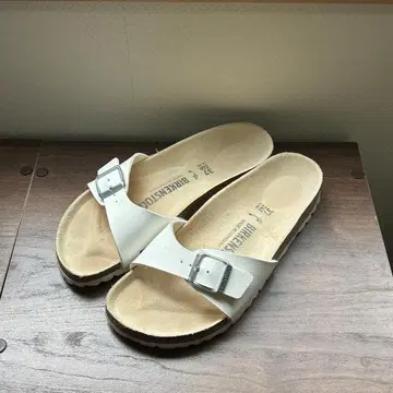 BIRKENSTOCK 화이트 샌들 37 24cm
