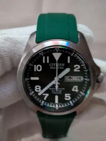 CITIZEN Eco-Drive 티타늄 시계