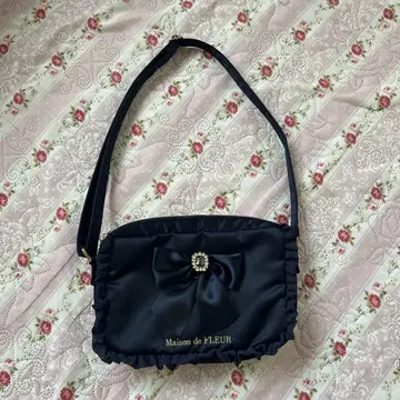 Maison de FLEUR 네이비 백 프릴 비쥬 리본 포함