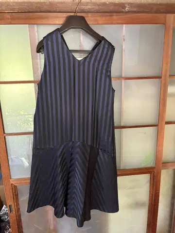 SPORTMAX 스트라이프 슬리브리스 원피스