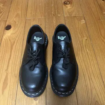 Dr. Martens 블랙 쓰리홀