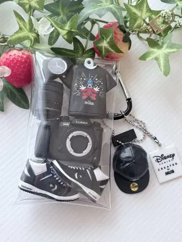 오봉 SALE 개최 중 가챠 파우치 미키 T셔츠 CONVERSE