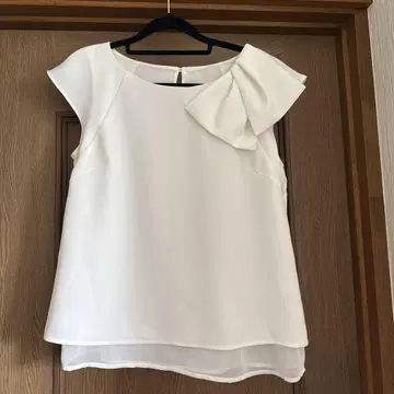 새상품 JUSGLITTY 상의