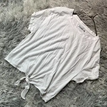 Bershka 앞묶음 디자인 반팔 티셔츠 예쁜 실루엣 화이트 M