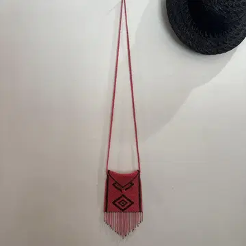 비즈 숄더백 기하학 패턴