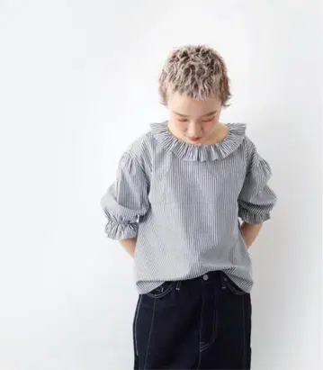 Wanderclad etc.. 별주!! Ruffle Neck Top